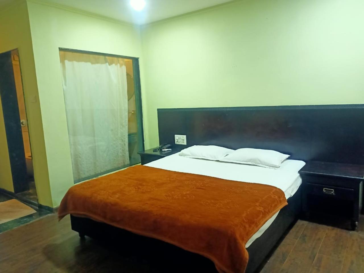 Hotel Skylark ナーグプル エクステリア 写真