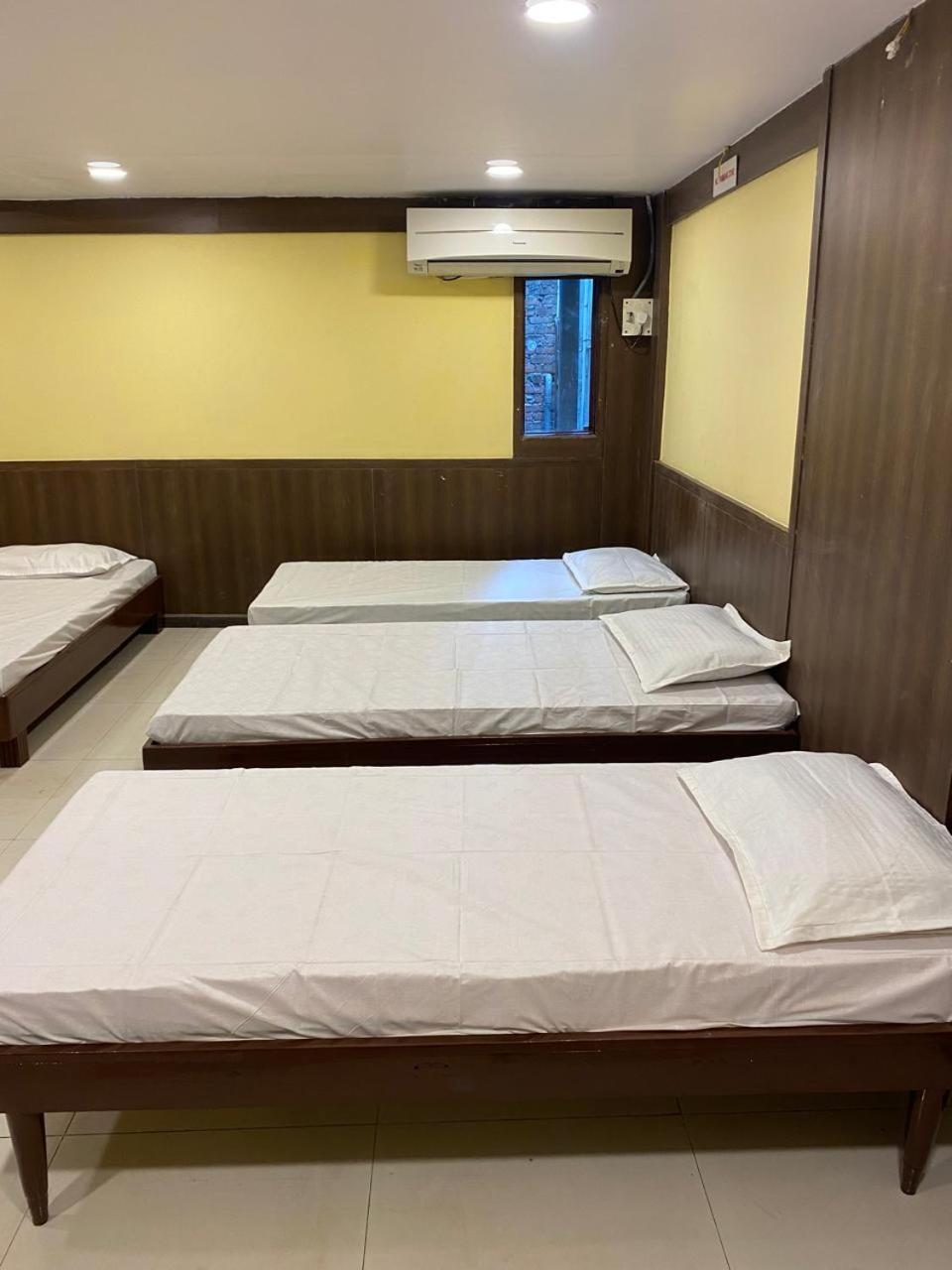 Hotel Skylark ナーグプル エクステリア 写真